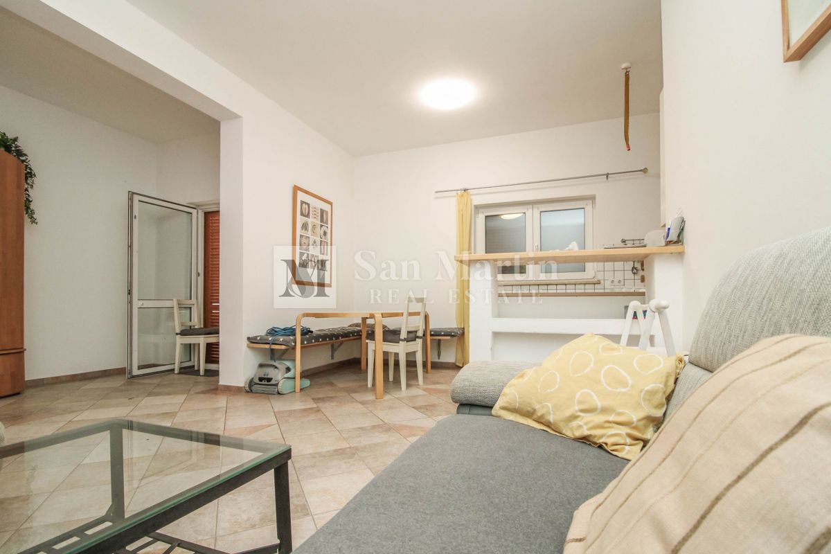 Hiša s 4 apartmaji, bazenom in ogromnim vrtom