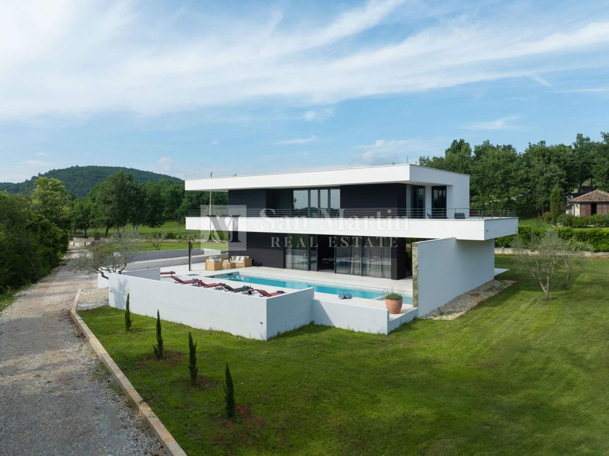 Istra, Grožnjan – Moderna oblikovalska hiša na robu naselja