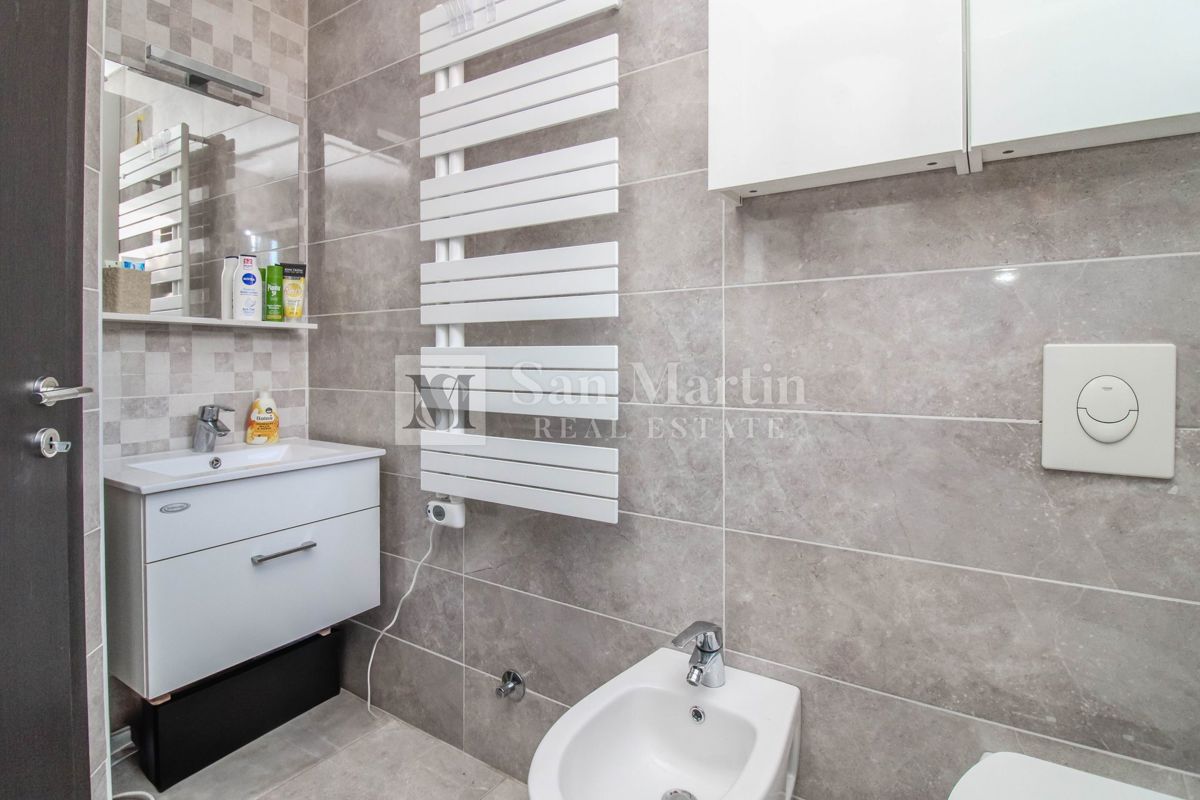 POREČ, 2-sobno stanovanje v bližini morja