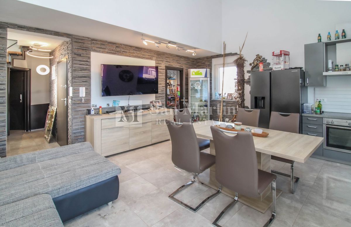 POREČ, 2-sobno stanovanje v bližini morja