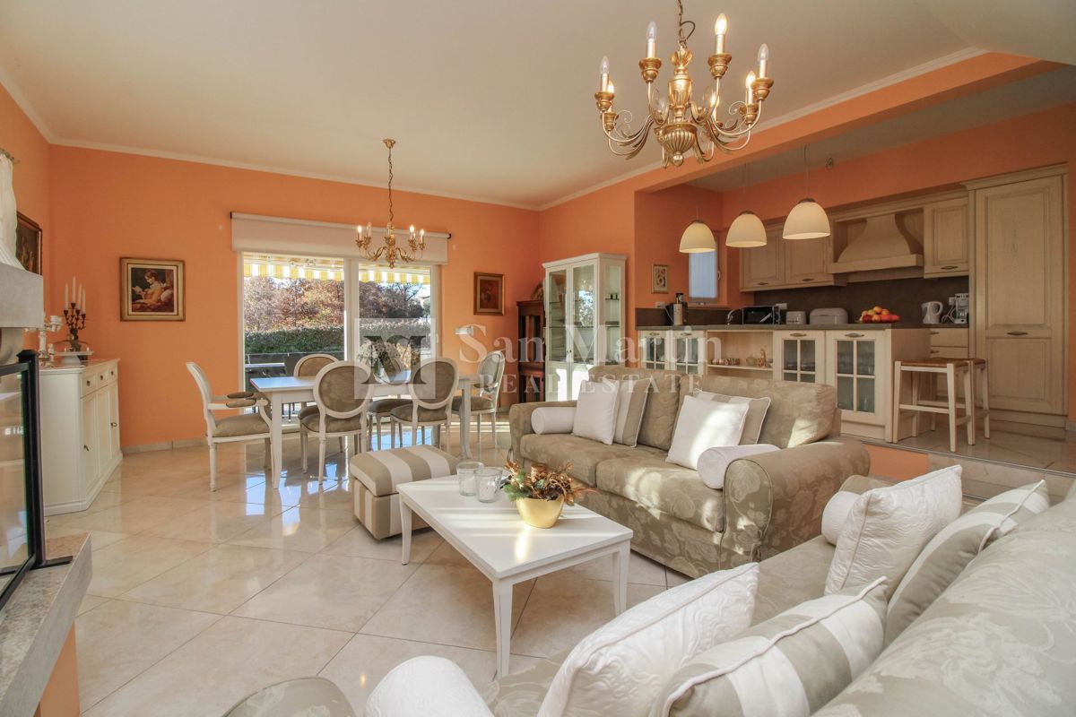 POREČ - Izjemna samostojna hiša z bazenom