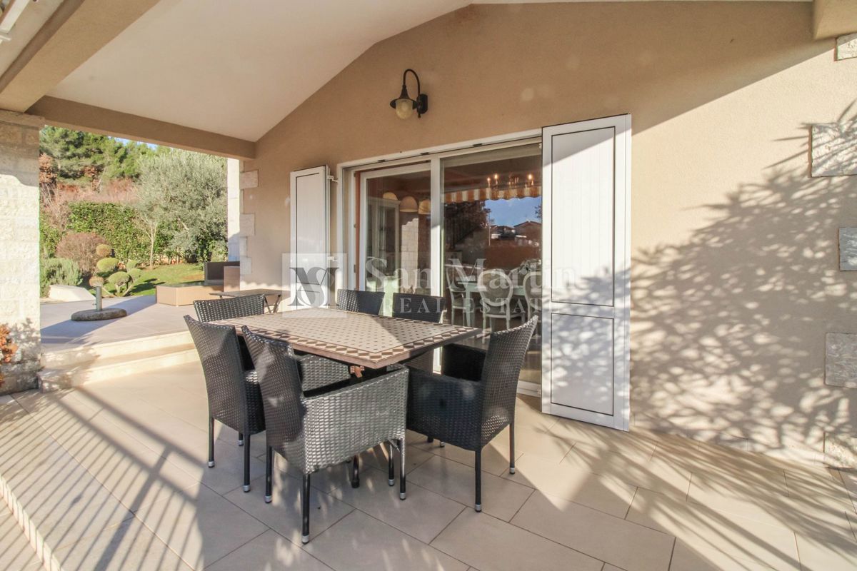 POREČ - Izjemna samostojna hiša z bazenom