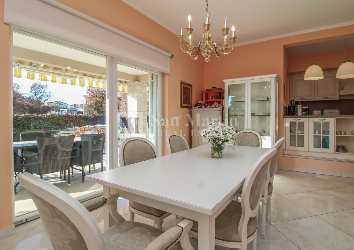 POREČ - Izjemna samostojna hiša z bazenom