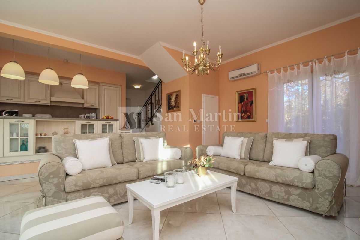 POREČ - Izjemna samostojna hiša z bazenom