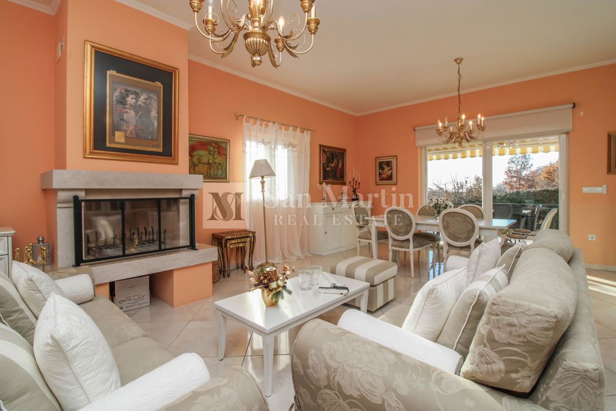 POREČ - Izjemna samostojna hiša z bazenom