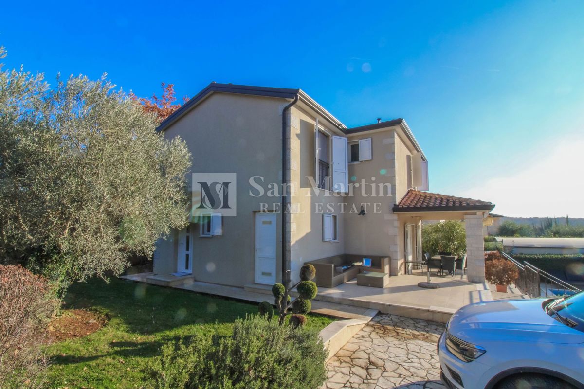 POREČ - Izjemna samostojna hiša z bazenom