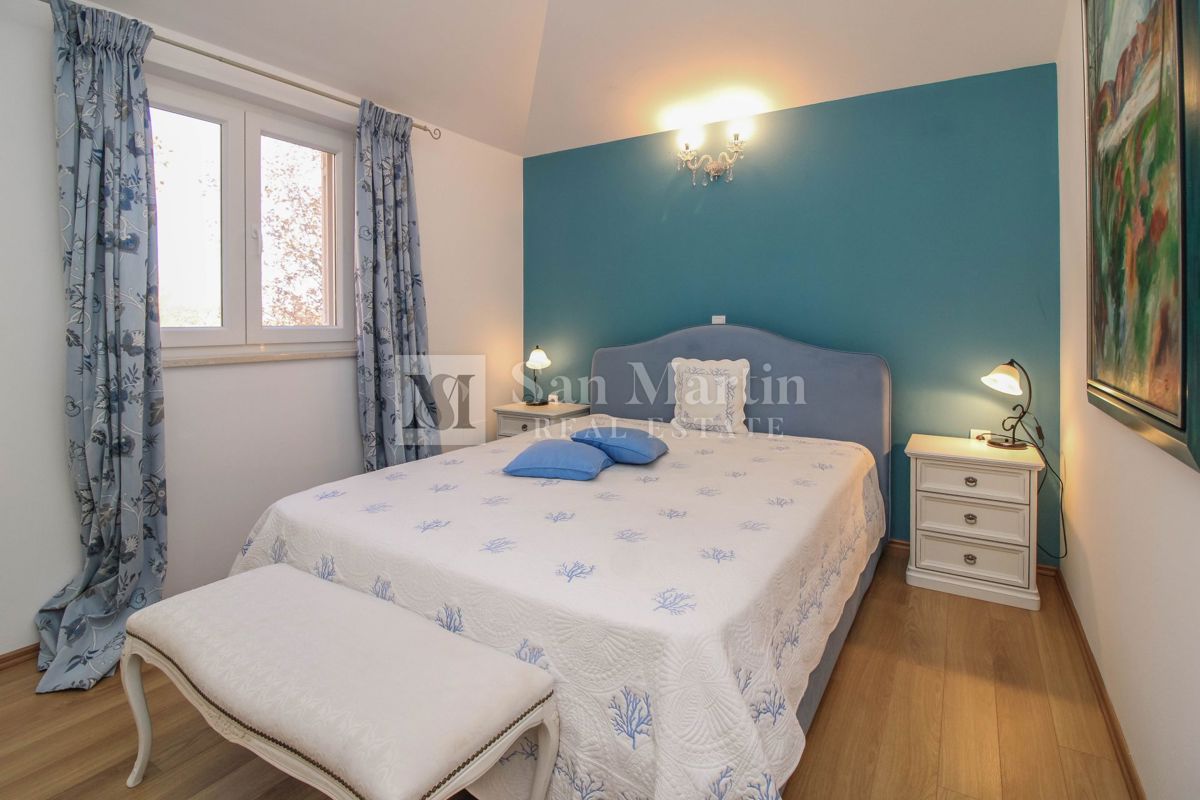 POREČ - Izjemna samostojna hiša z bazenom