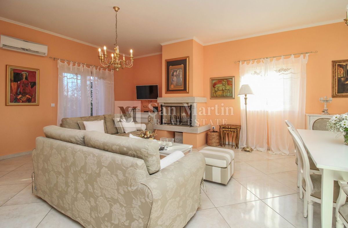 POREČ - Izjemna samostojna hiša z bazenom