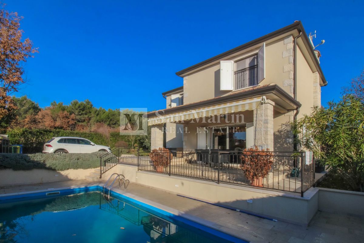 POREČ - Izjemna samostojna hiša z bazenom