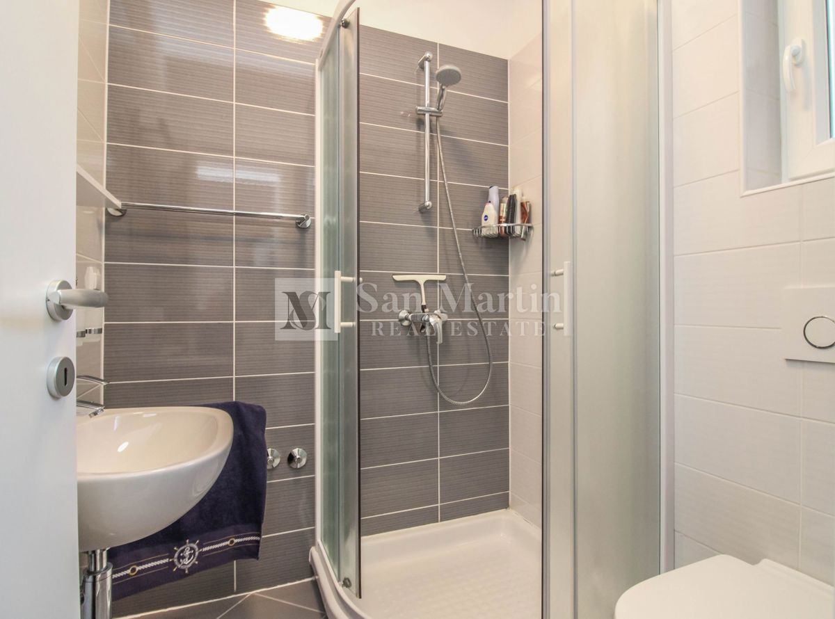 POREČ - Izjemna samostojna hiša z bazenom