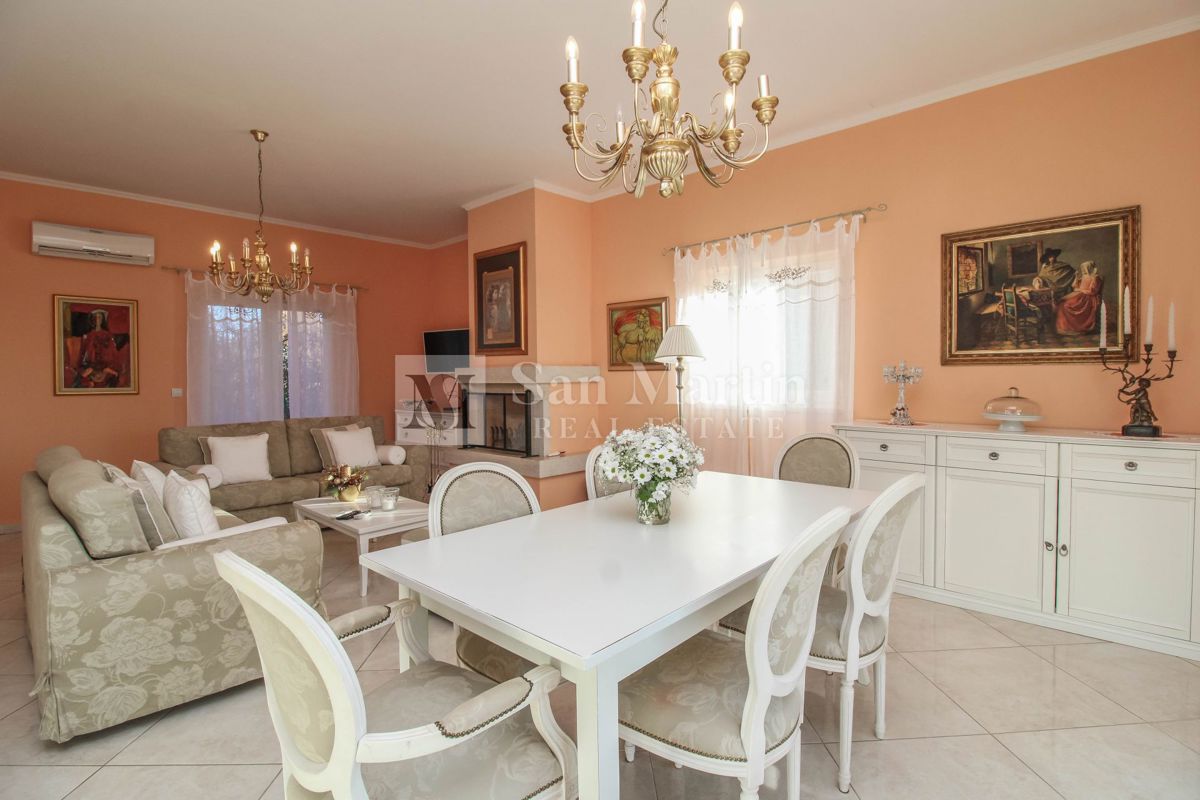 POREČ - Izjemna samostojna hiša z bazenom