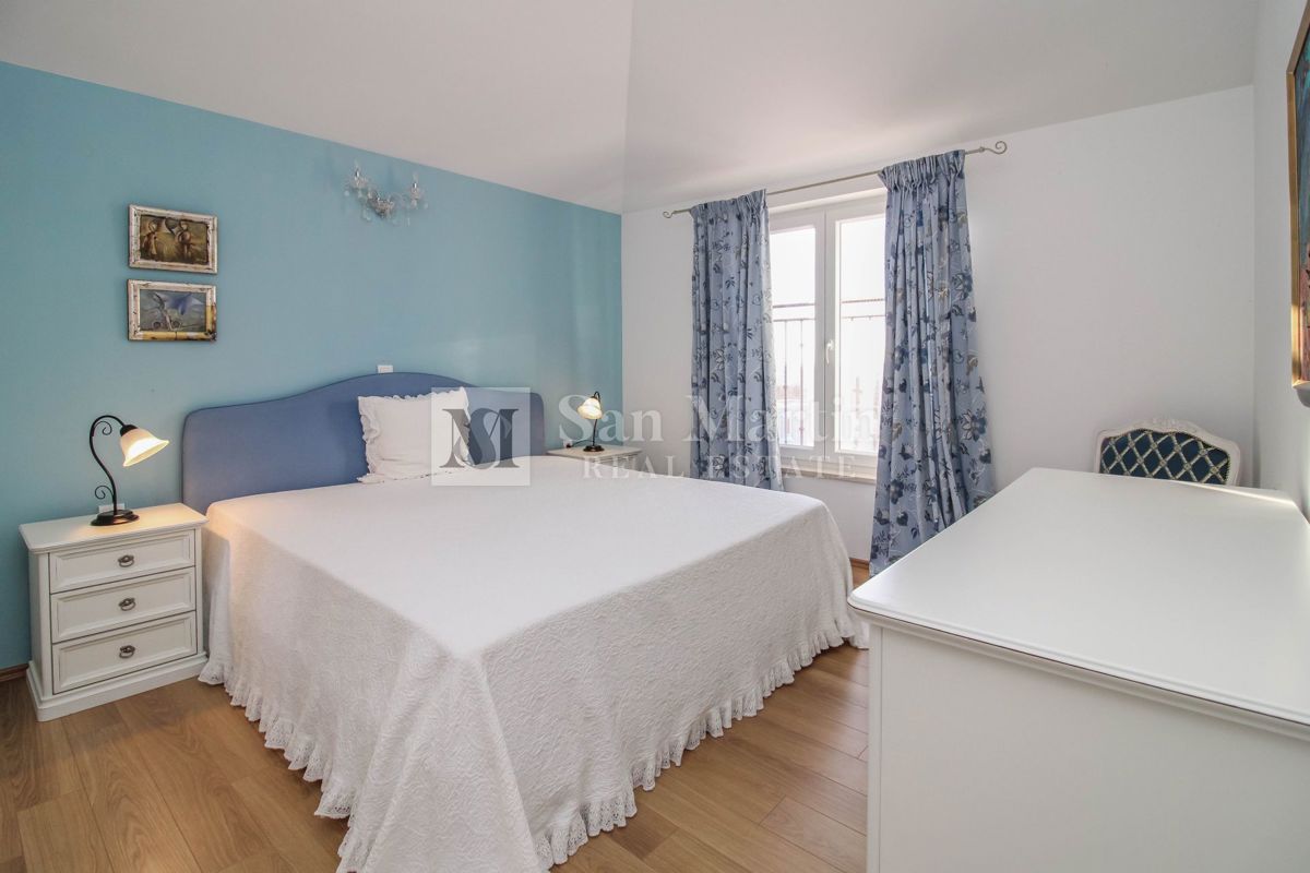 POREČ - Izjemna samostojna hiša z bazenom