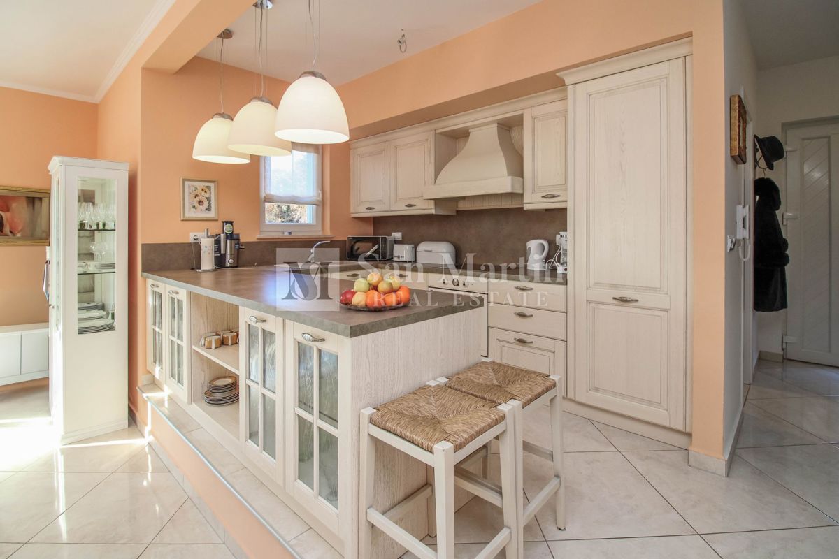 POREČ - Izjemna samostojna hiša z bazenom