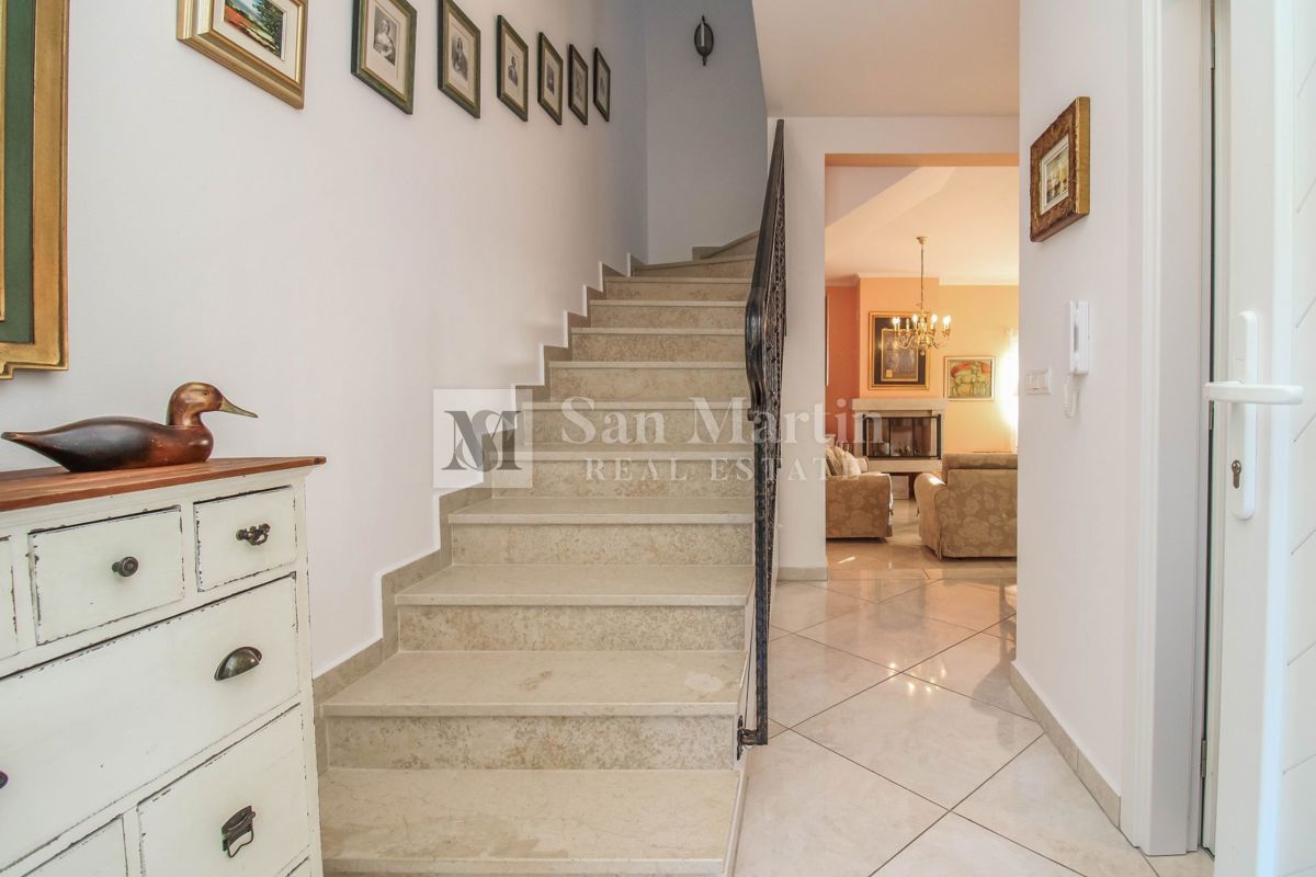 POREČ - Izjemna samostojna hiša z bazenom