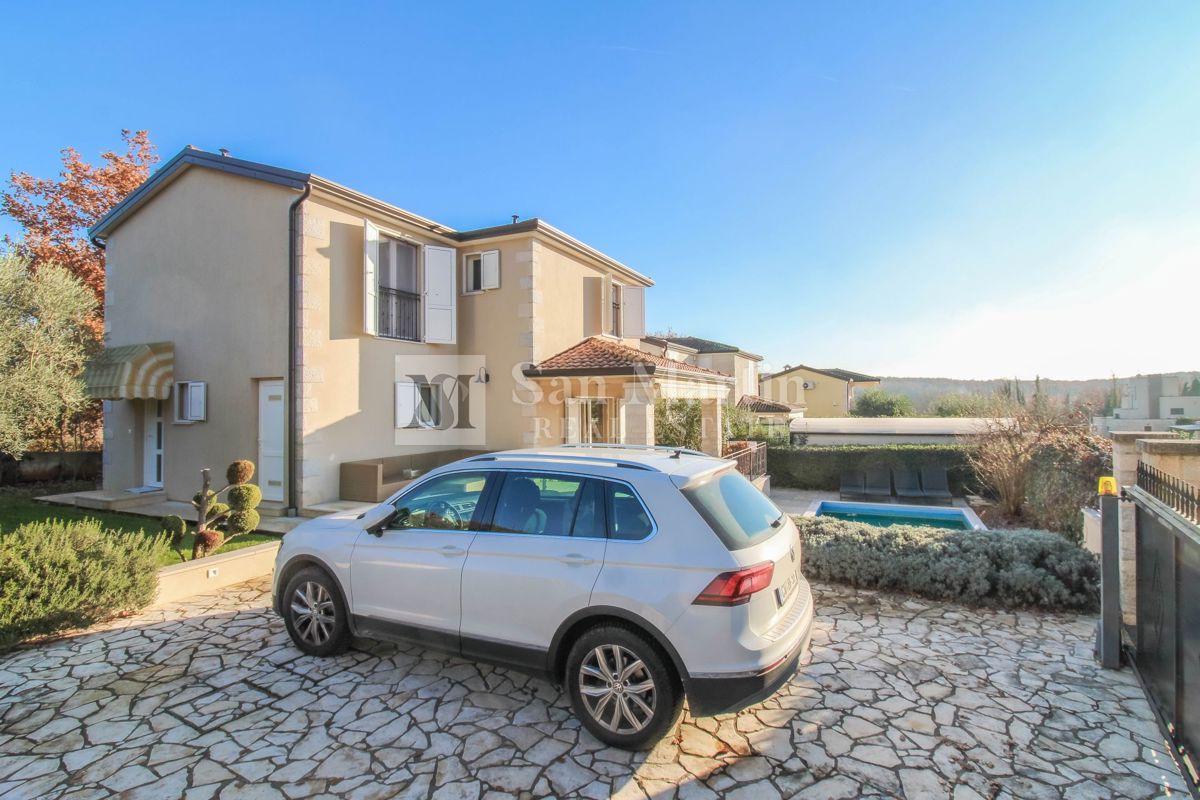 POREČ - Izjemna samostojna hiša z bazenom