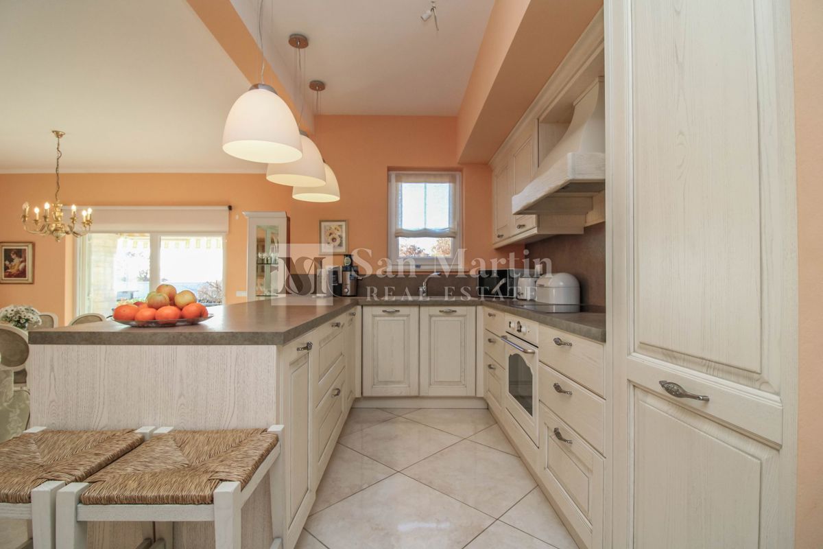 POREČ - Izjemna samostojna hiša z bazenom