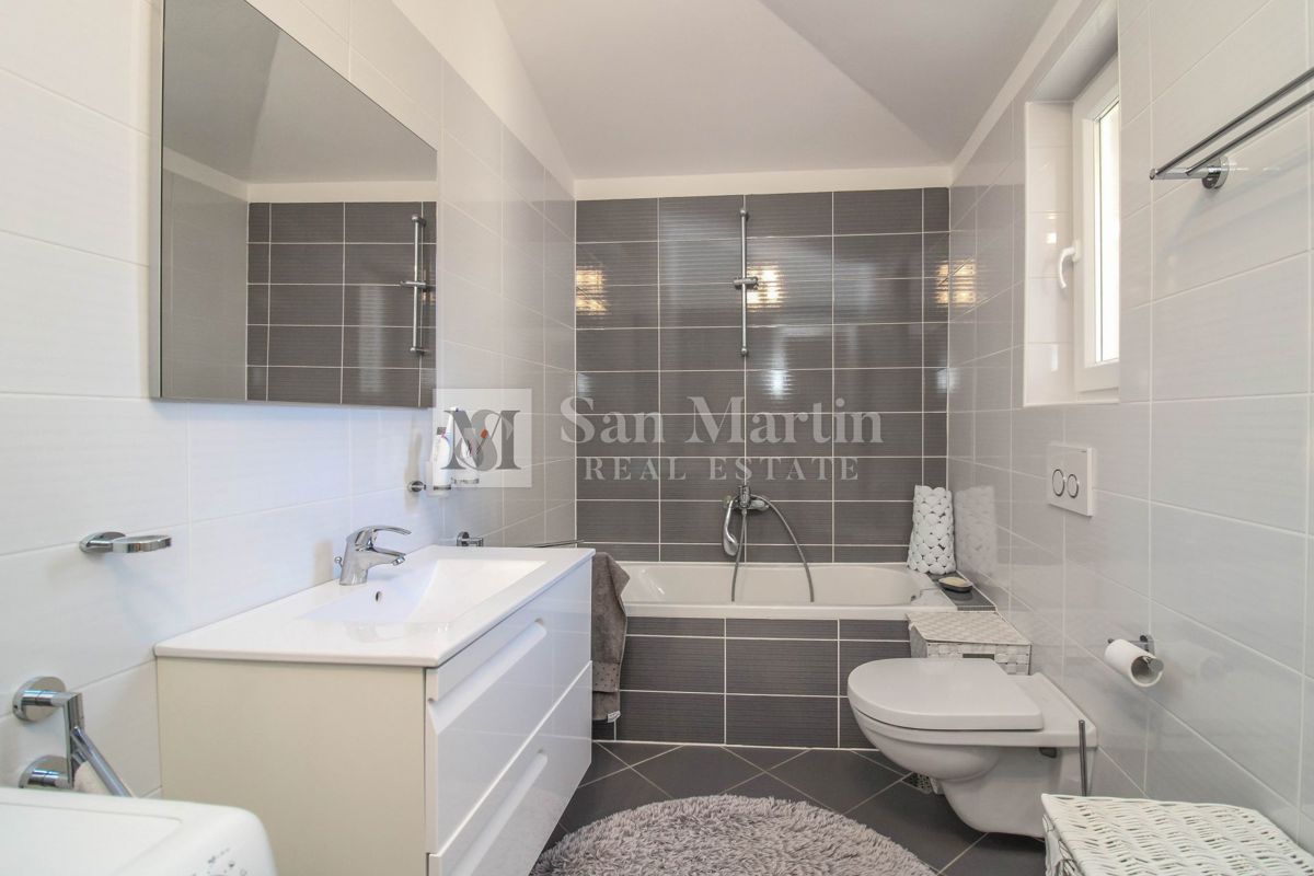 POREČ - Izjemna samostojna hiša z bazenom