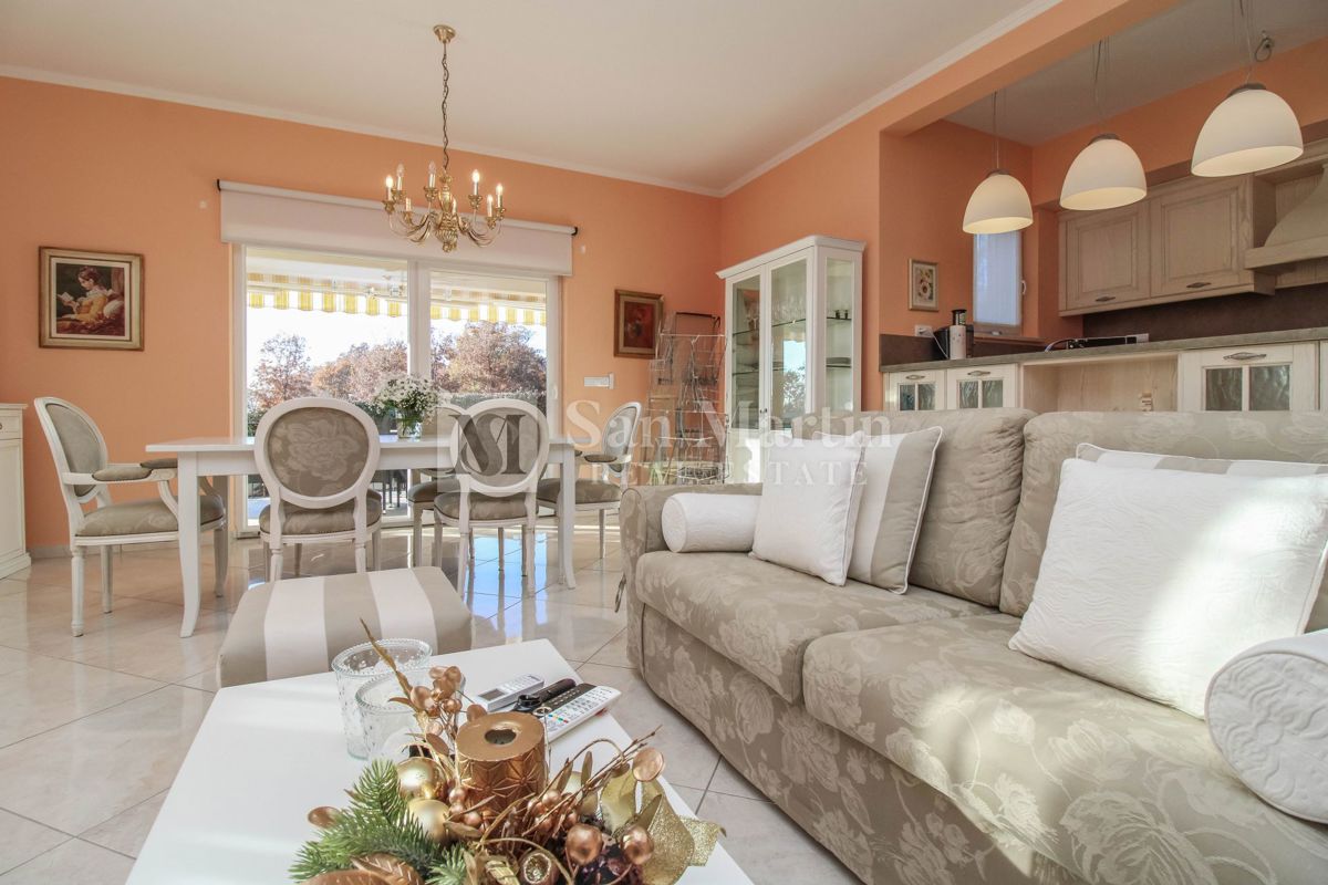 POREČ - Izjemna samostojna hiša z bazenom