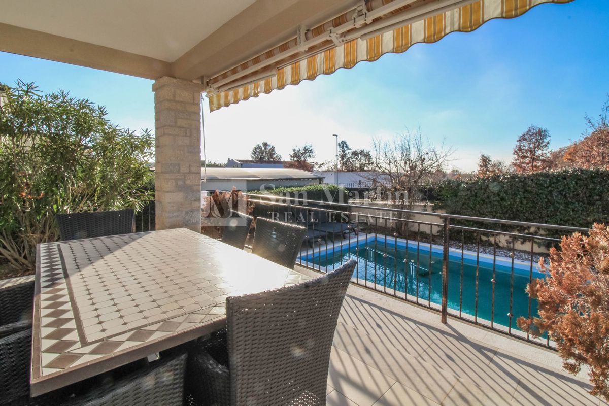 POREČ - Izjemna samostojna hiša z bazenom