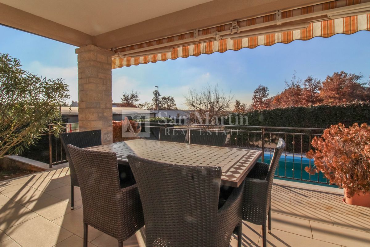 POREČ - Izjemna samostojna hiša z bazenom