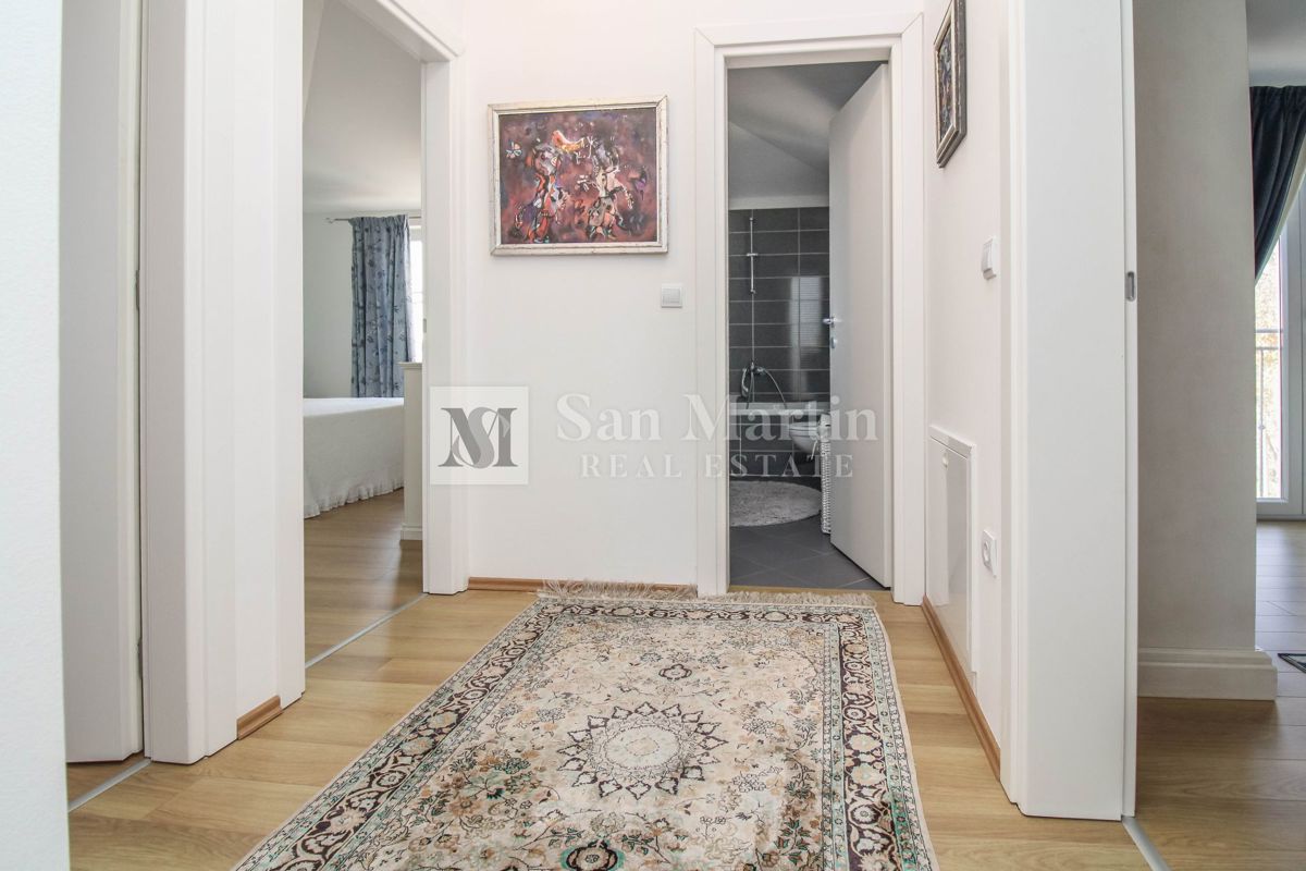 POREČ - Izjemna samostojna hiša z bazenom