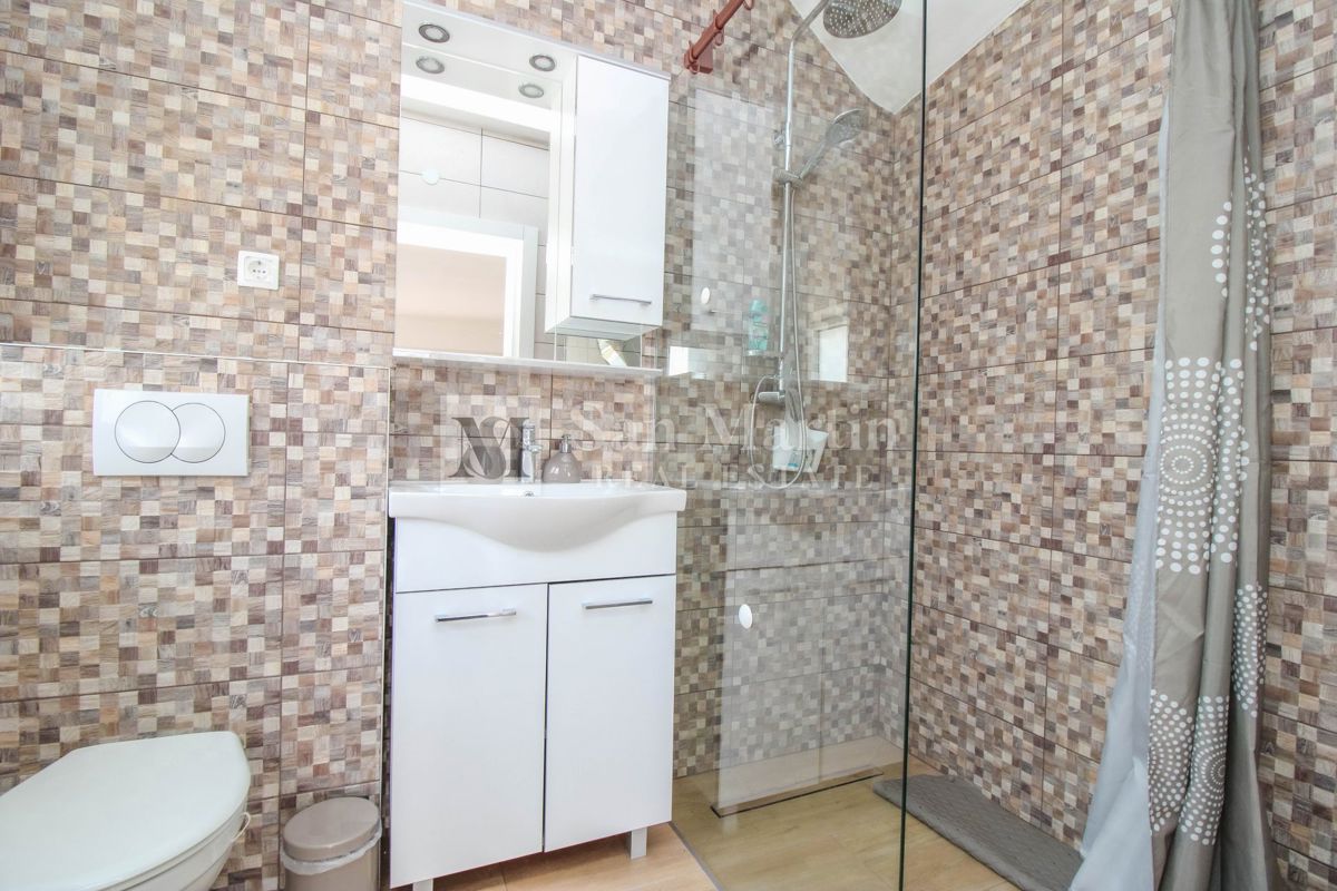 Poreč, Moderna novogradnja na mirni lokaciji