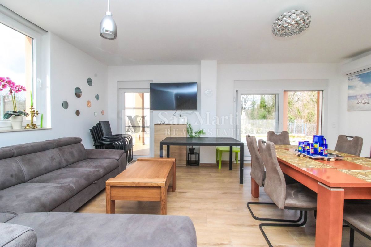 Poreč, Moderna novogradnja na mirni lokaciji