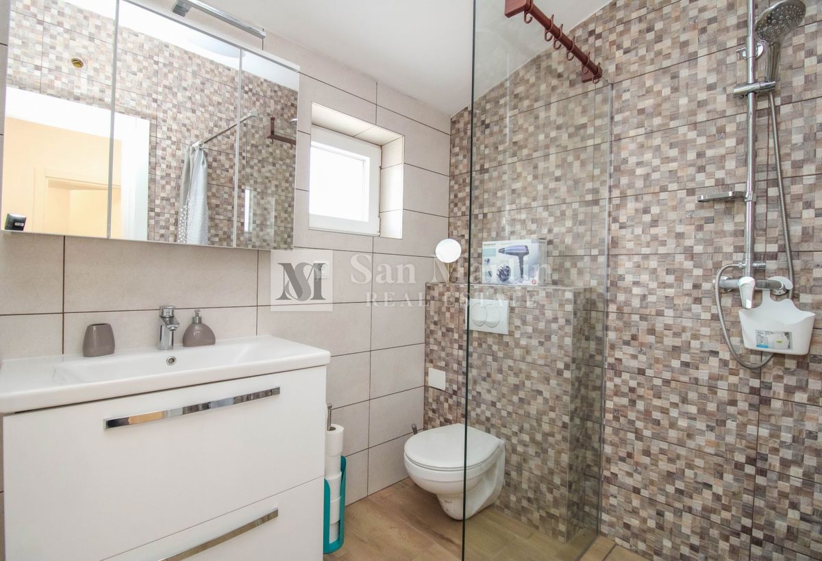 Poreč, Moderna novogradnja na mirni lokaciji