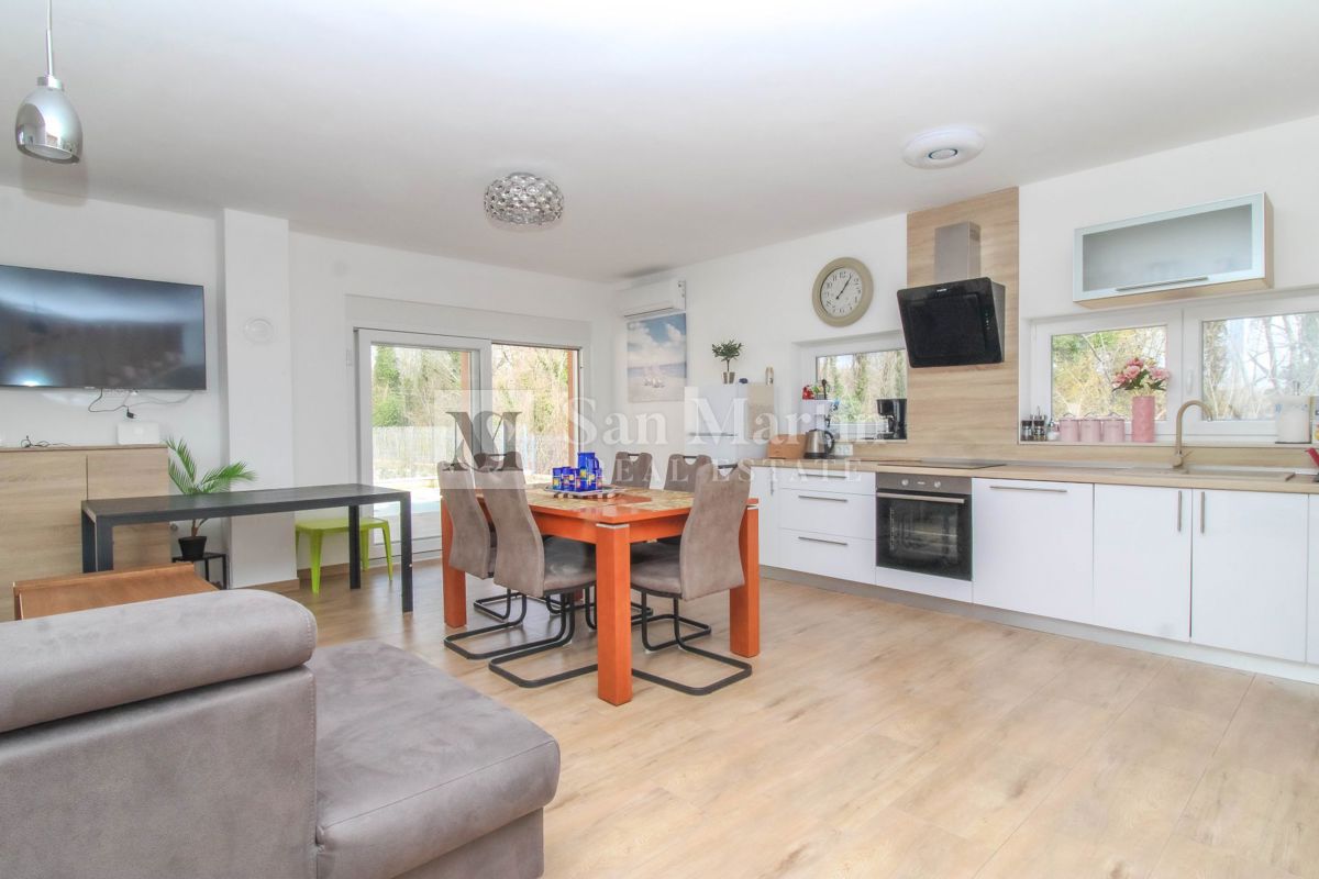 Poreč, Moderna novogradnja na mirni lokaciji