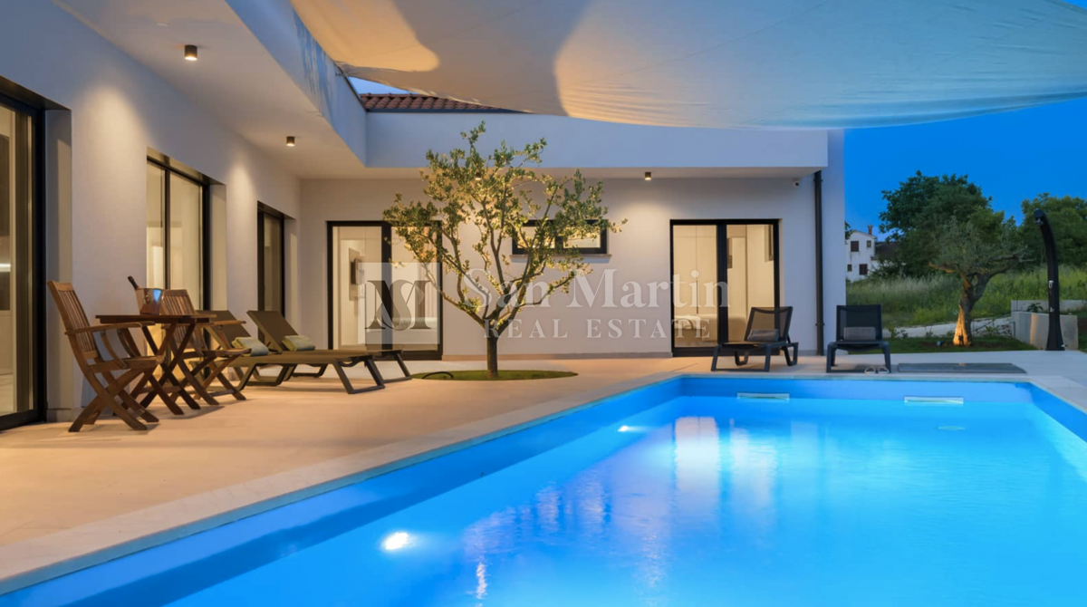 Rovinj, okolica - čudovita nova hiša z bazenom