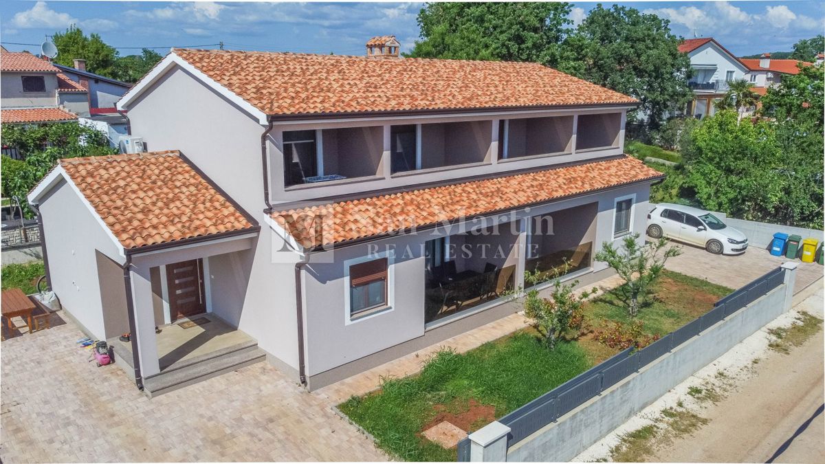 Poreč, dvojček na mirni lokaciji.