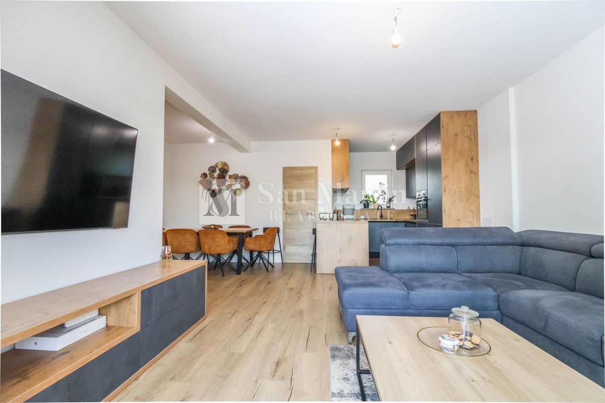 Poreč, dvojček na mirni lokaciji.