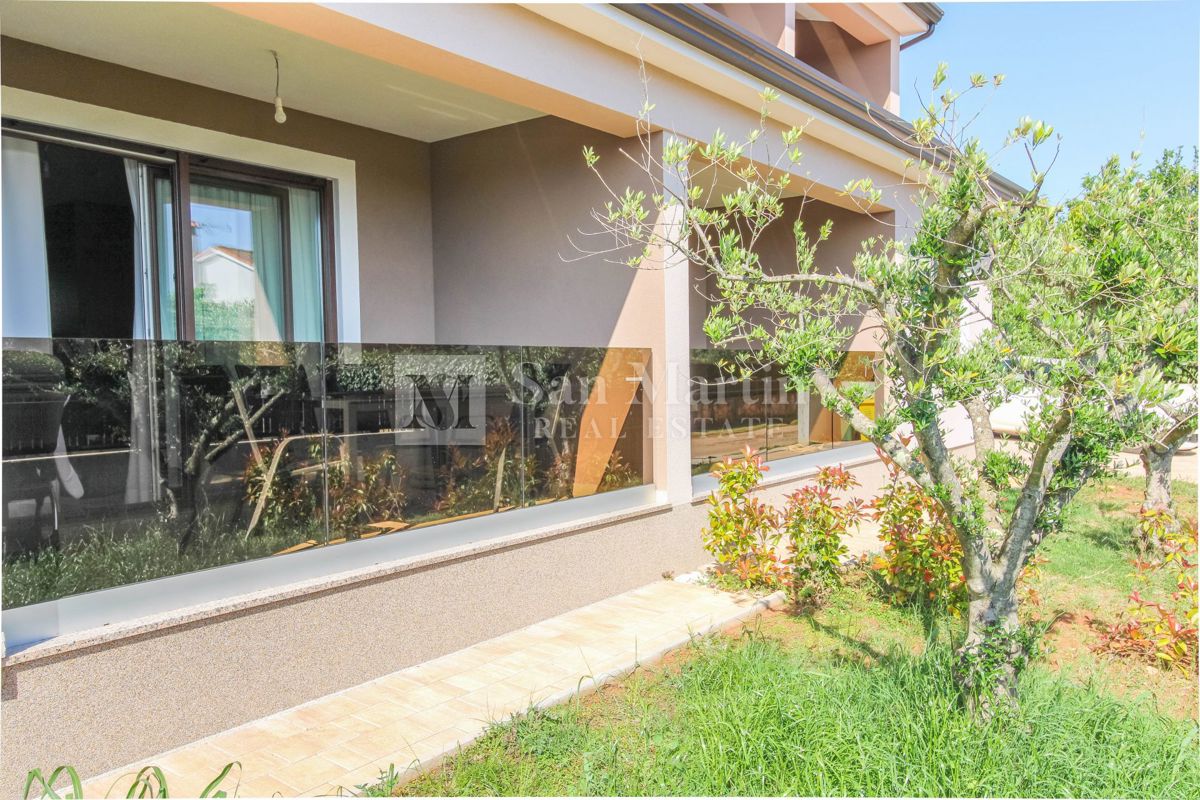 Poreč, dvojček na mirni lokaciji.