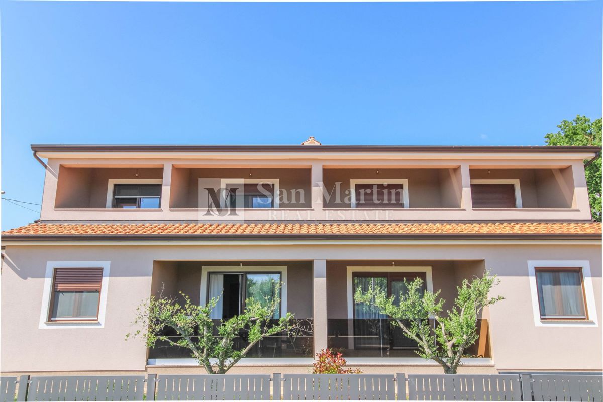 Poreč, dvojček na mirni lokaciji.