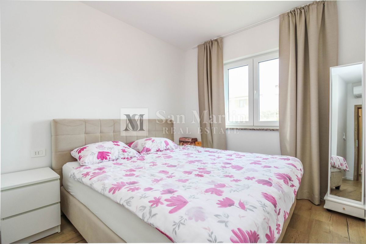 Poreč, dvojček na mirni lokaciji.