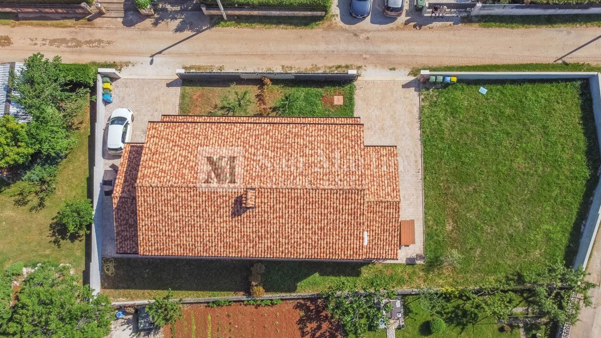 Poreč, dvojček na mirni lokaciji.