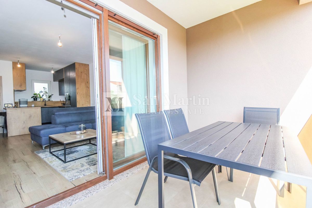 Poreč, dvojček na mirni lokaciji.