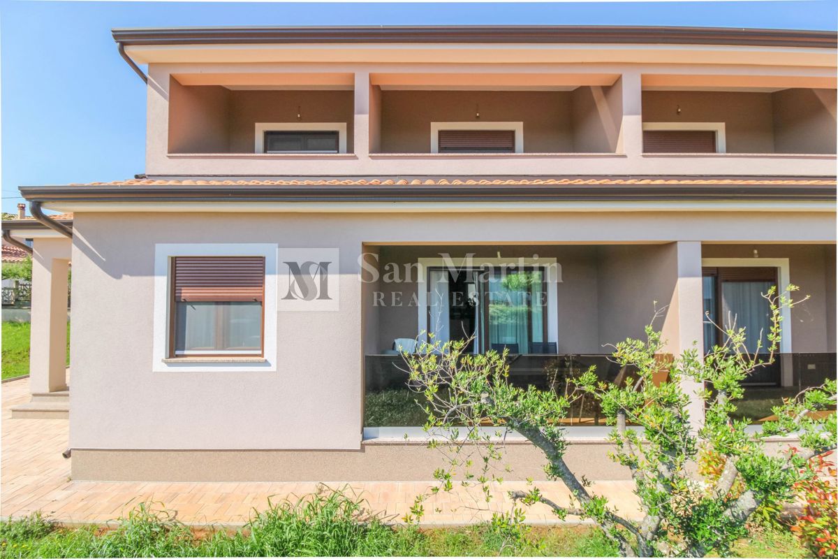 Poreč, dvojček na mirni lokaciji.