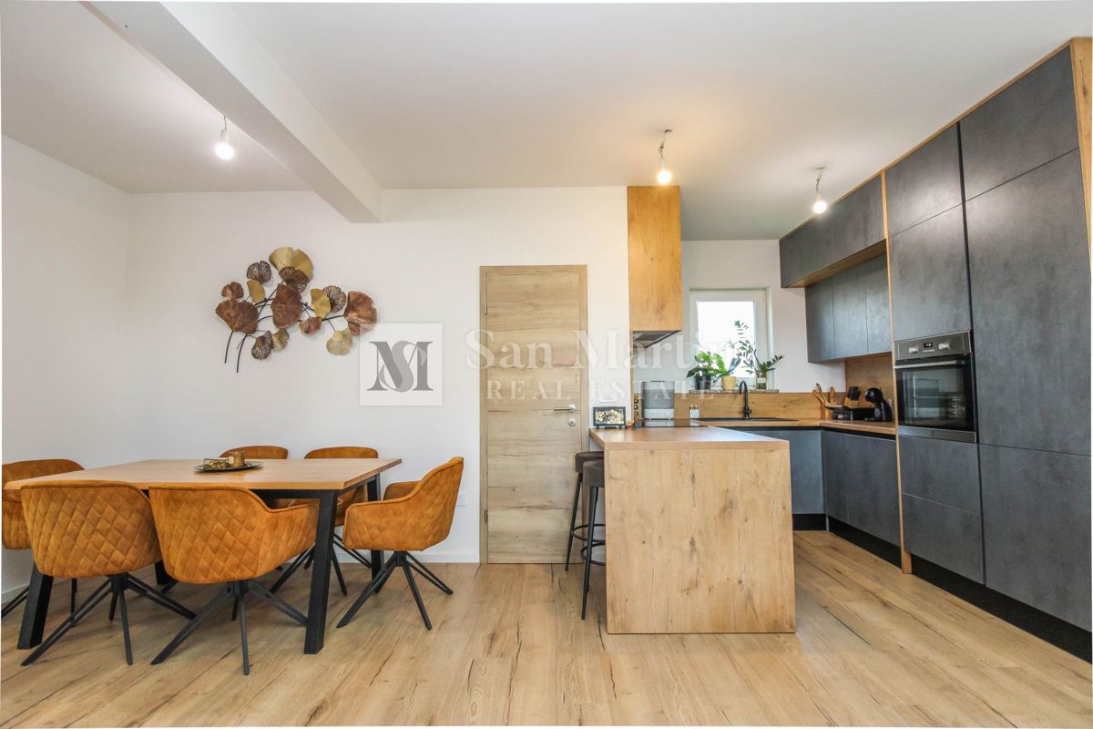 Poreč, dvojček na mirni lokaciji.