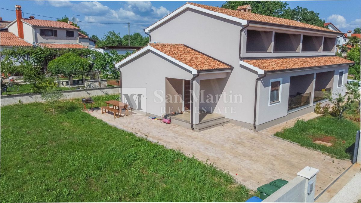 Poreč, dvojček na mirni lokaciji.