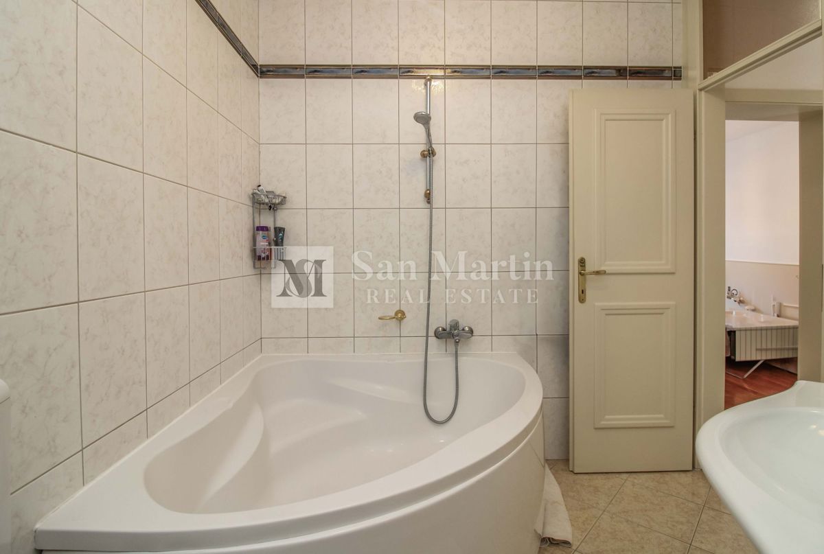 POREČ - ISKANA LOKACIJA - 200 M OD MORJA