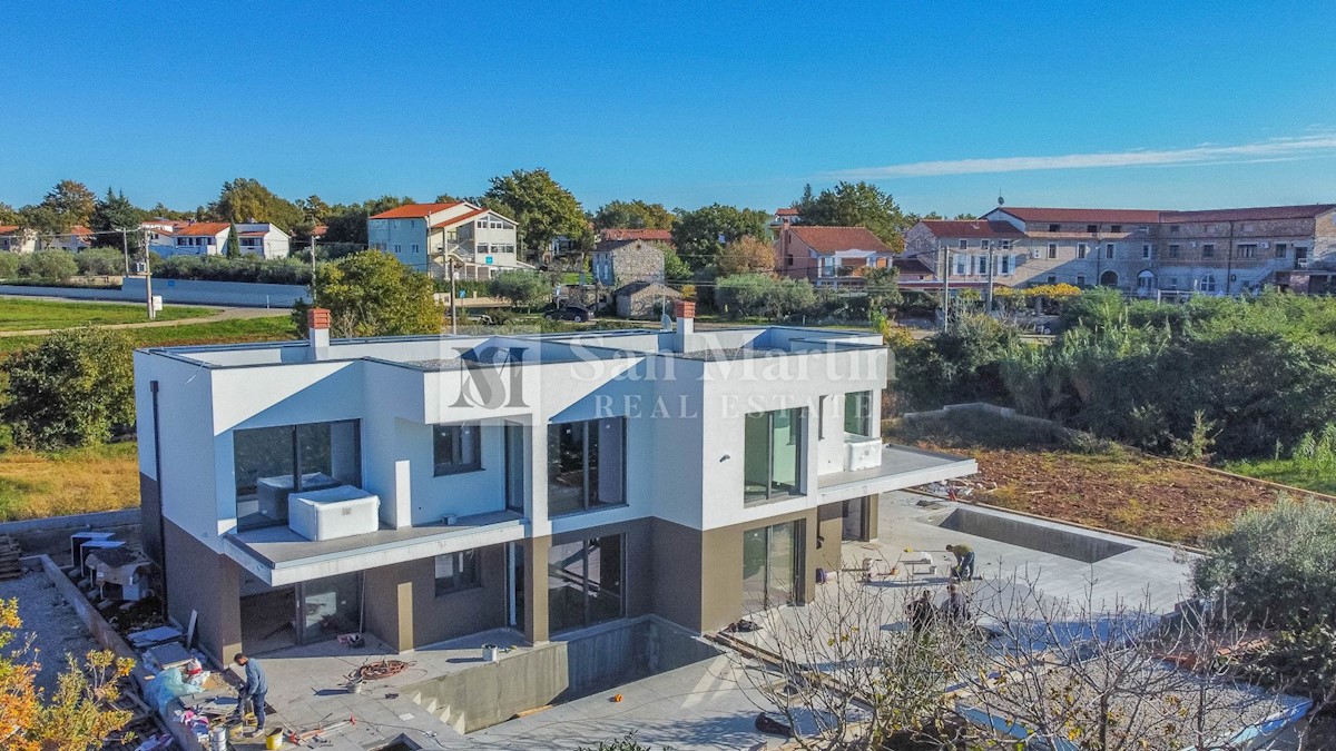 Poreč - prostorno stanovanje z bogato vsebino v novogradnji