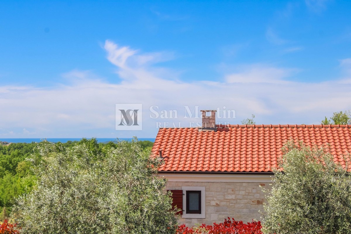 Poreč, okolica - samostojna kamnita hiša s pogledom na morje