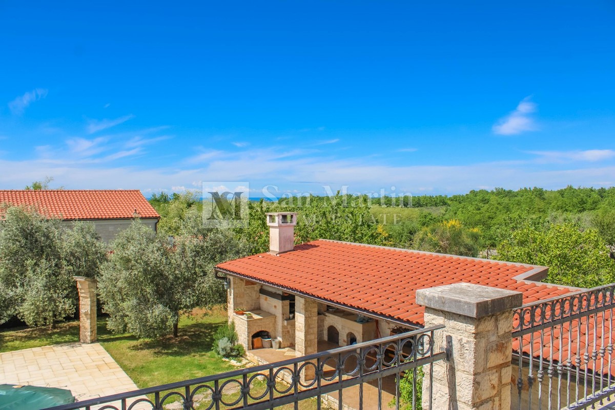 Poreč, okolica - samostojna kamnita hiša s pogledom na morje