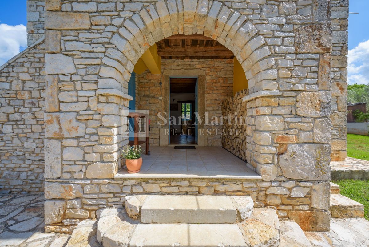 Poreč, okolica – Čudovita kamnita hiša s panoramskim razgledom