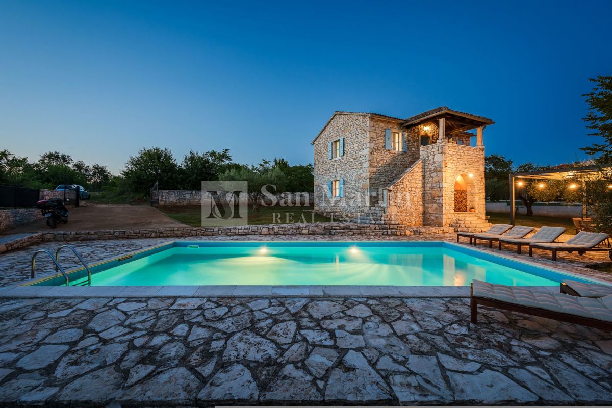 Poreč, okolica – Čudovita kamnita hiša s panoramskim razgledom