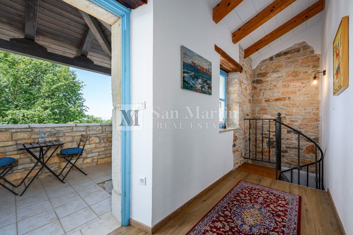 Poreč, okolica – Čudovita kamnita hiša s panoramskim razgledom