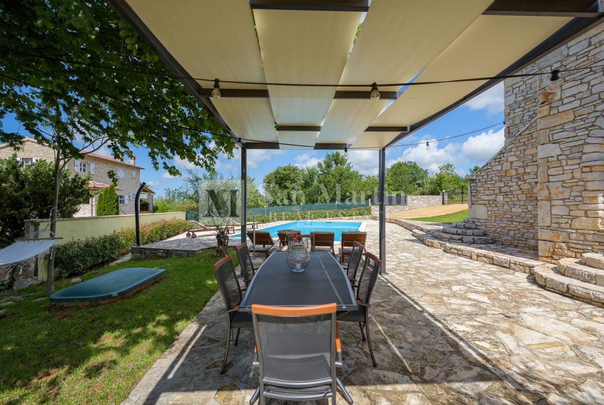 Poreč, okolica – Čudovita kamnita hiša s panoramskim razgledom