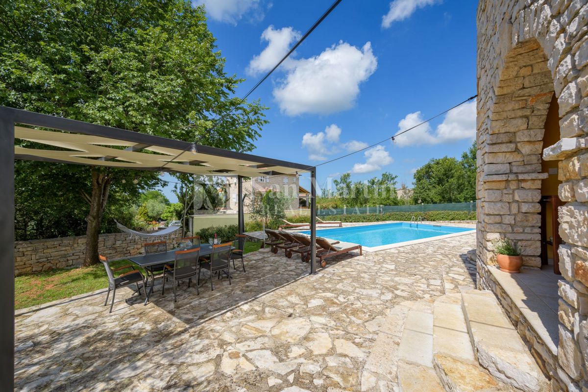 Poreč, okolica – Čudovita kamnita hiša s panoramskim razgledom