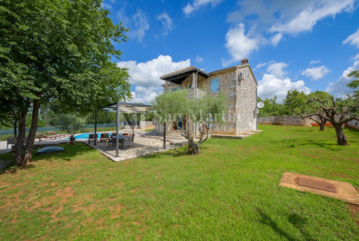 Poreč, okolica – Čudovita kamnita hiša s panoramskim razgledom